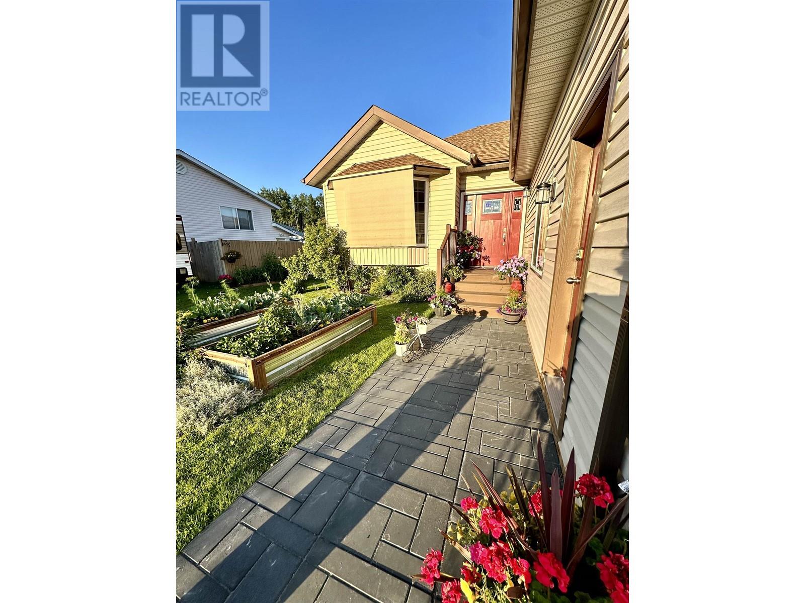 6374 Dawson Road, Prince George, British Columbia  V2K 4X8 - Photo 3 - R2912110