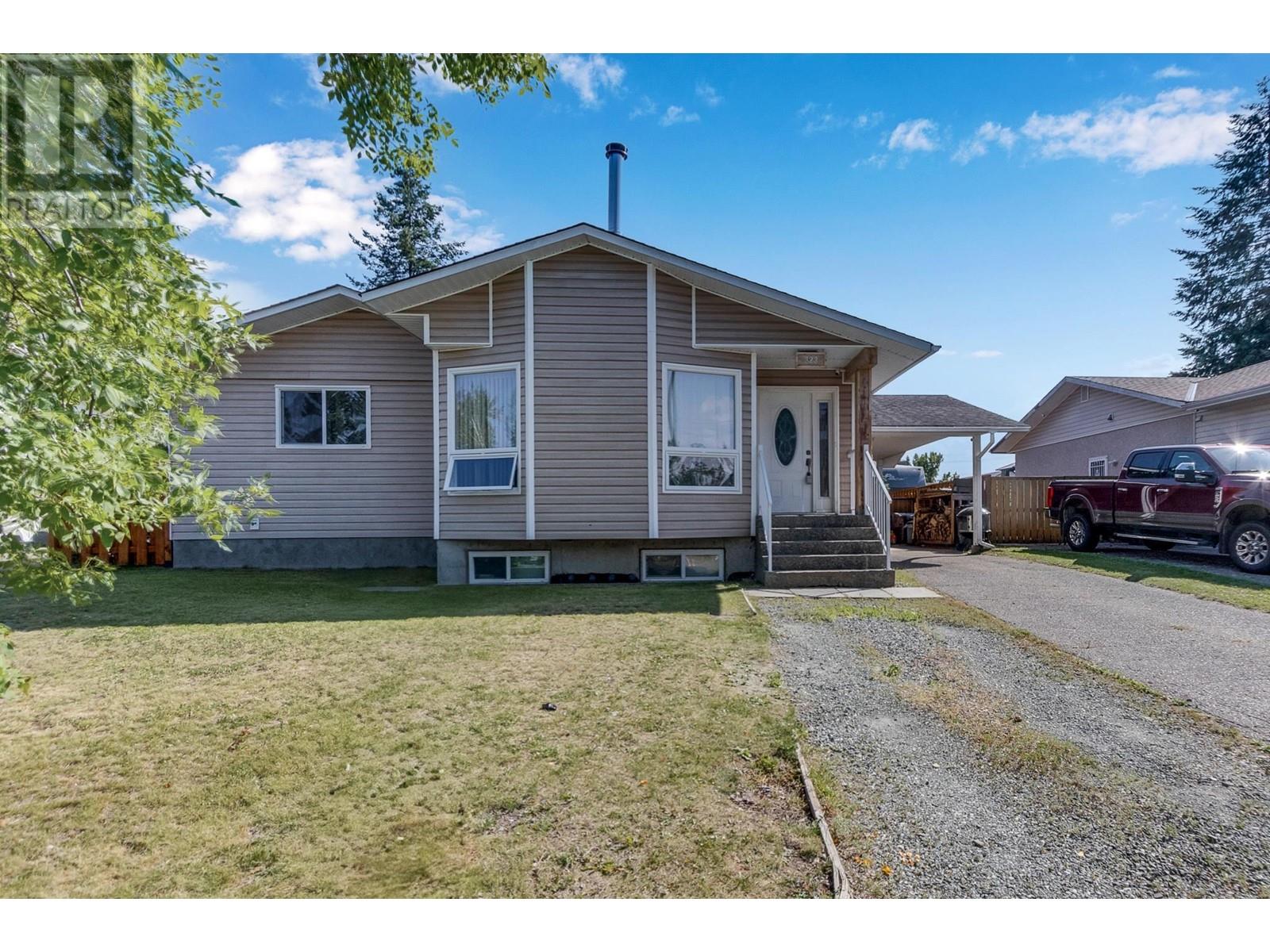 323 Mcpherson Place, Prince George, British Columbia  V2M 4S5 - Photo 2 - R2913793